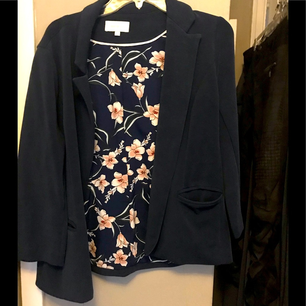 Navy COMFORTABLE blazer -with pockets!